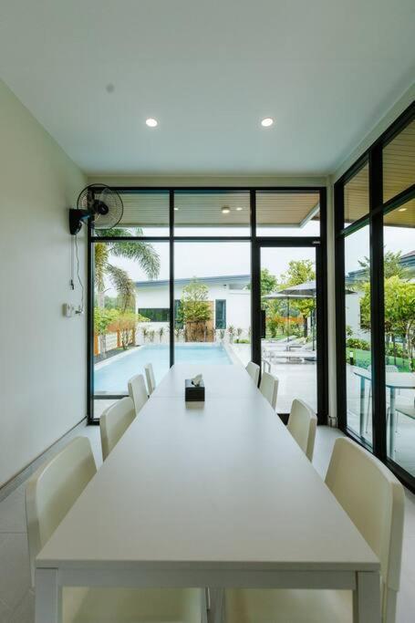 Cheeva Pool Villa Khao Lak Extérieur photo